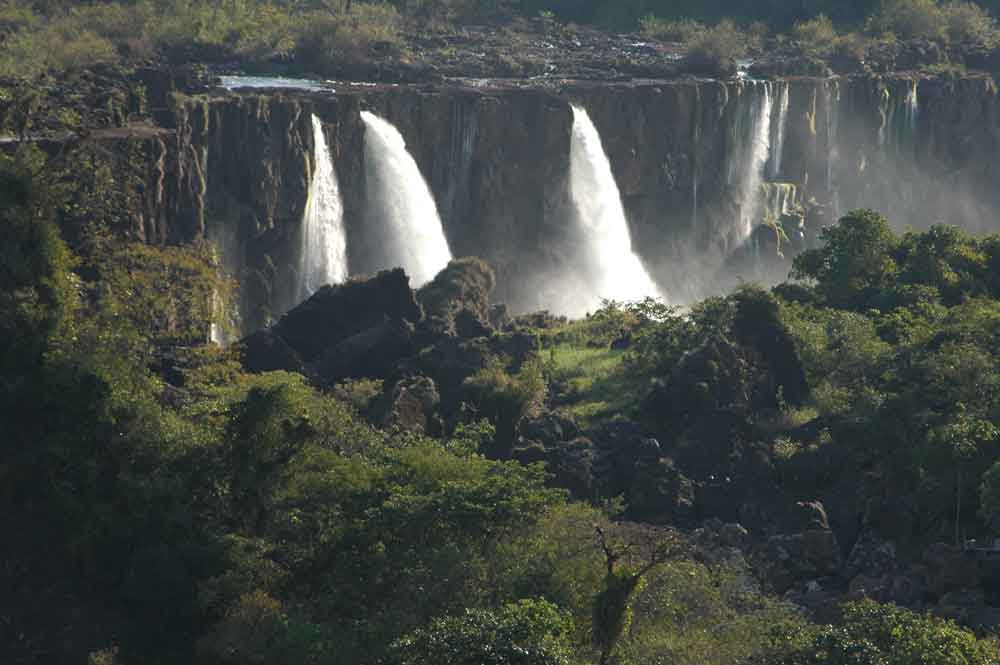 Argentina 024 - parque nacional do Iguazu - Brasil - catarata Bossetti.jpg